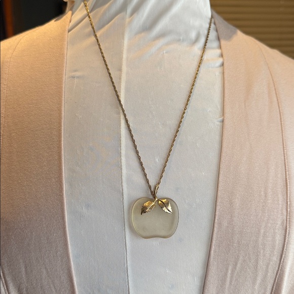 5 Assorted Beautiful Necklaces - Picture 3 of 3